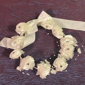 Elegant White Floral Bridal Headpiece